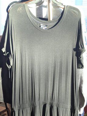 Black 32° Cool (Moisture-Wicking) Double-lined Cinched Drop-Waist Maxi Dress